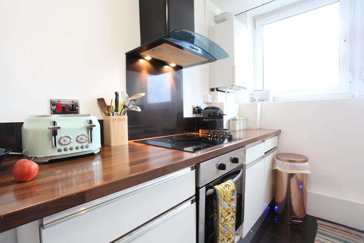 Chelsea Off Kings Road One Bedroom Apartment With Balcony 런던 외부 사진