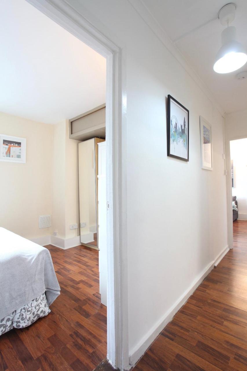 Chelsea Off Kings Road One Bedroom Apartment With Balcony 런던 외부 사진